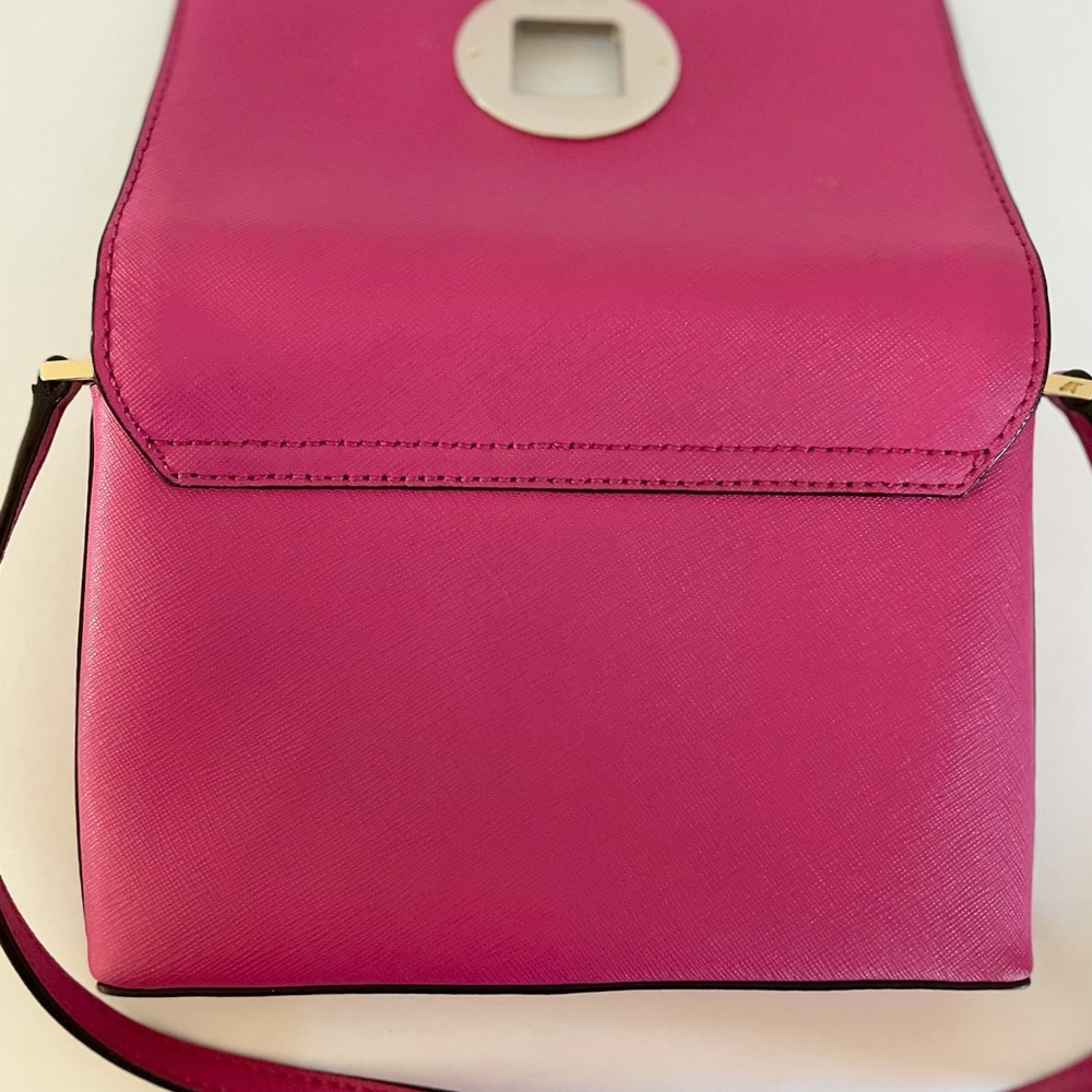 🌸 Kate Spade Hot Pink Crossbody purse with Gold Hardware 🌸 - Picture 3 of 9